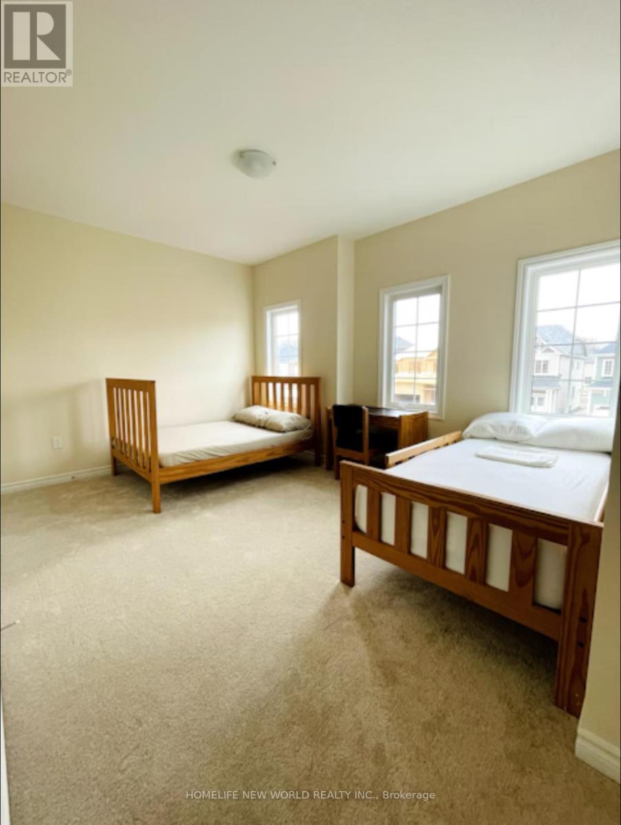 325 Mceachern Lane, Gravenhurst, ON - Indoor Photo Showing Bedroom