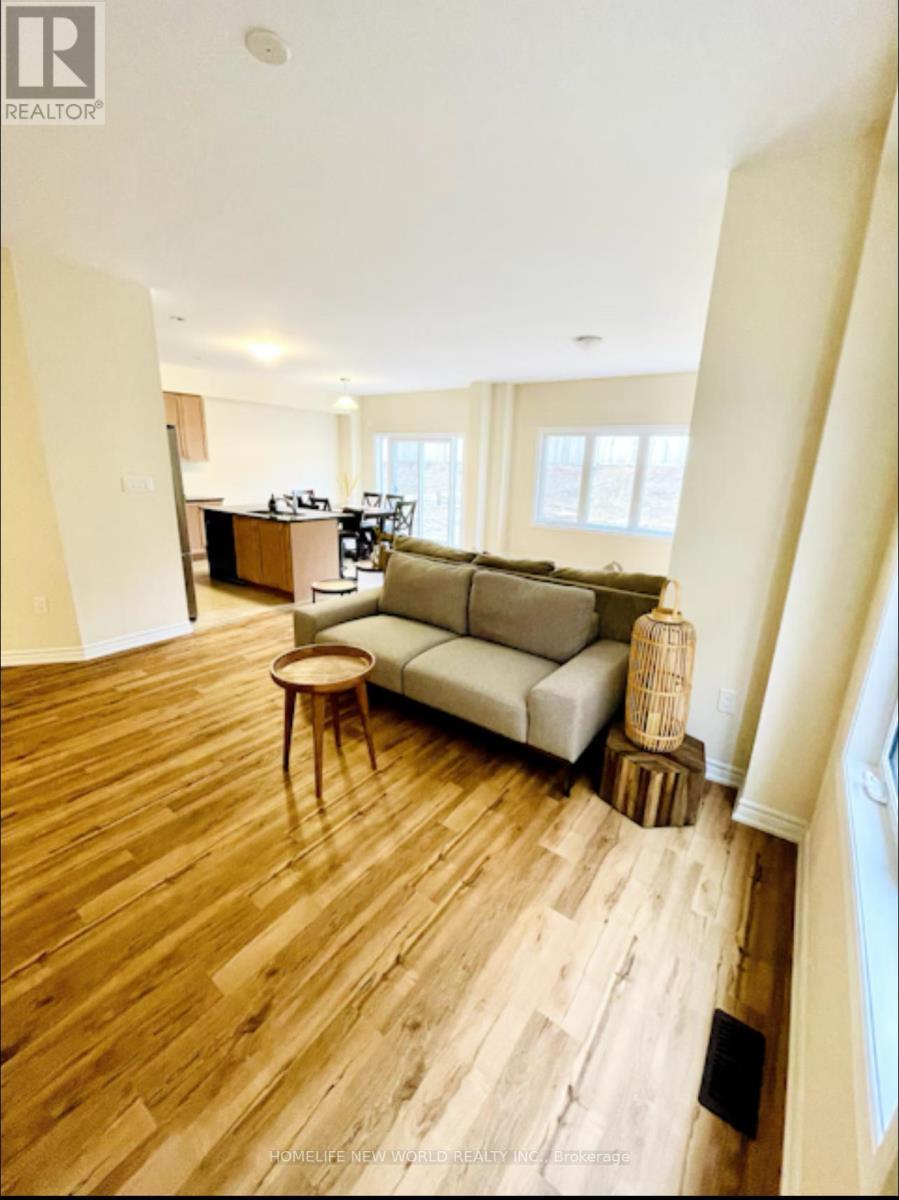 325 Mceachern Lane, Gravenhurst, ON - Indoor Photo Showing Living Room