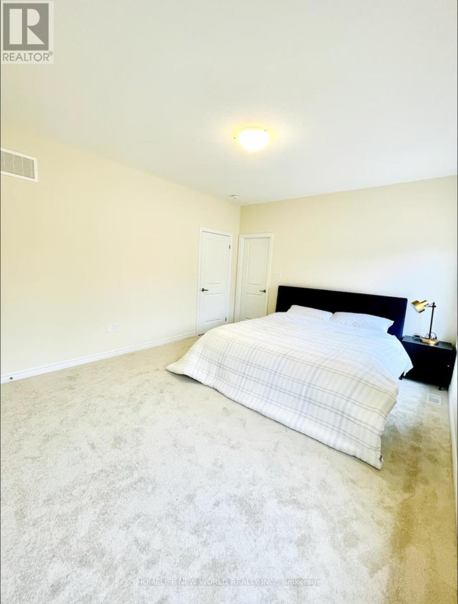 325 Mceachern Lane, Gravenhurst, ON - Indoor Photo Showing Bedroom