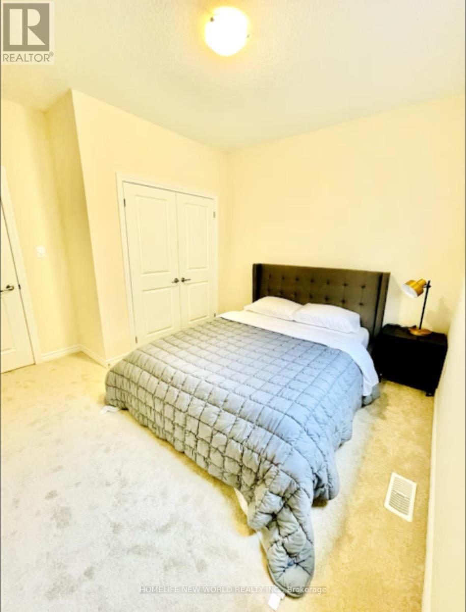 325 Mceachern Lane, Gravenhurst, ON - Indoor Photo Showing Bedroom