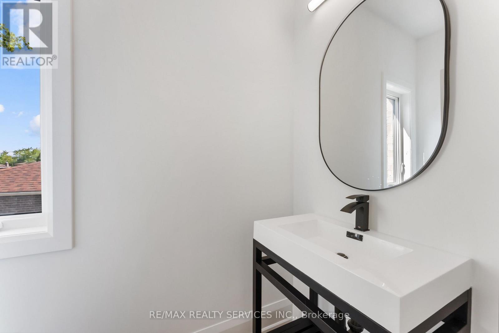 49 Greendowns Drive, Toronto, ON - Indoor Photo Showing Bathroom