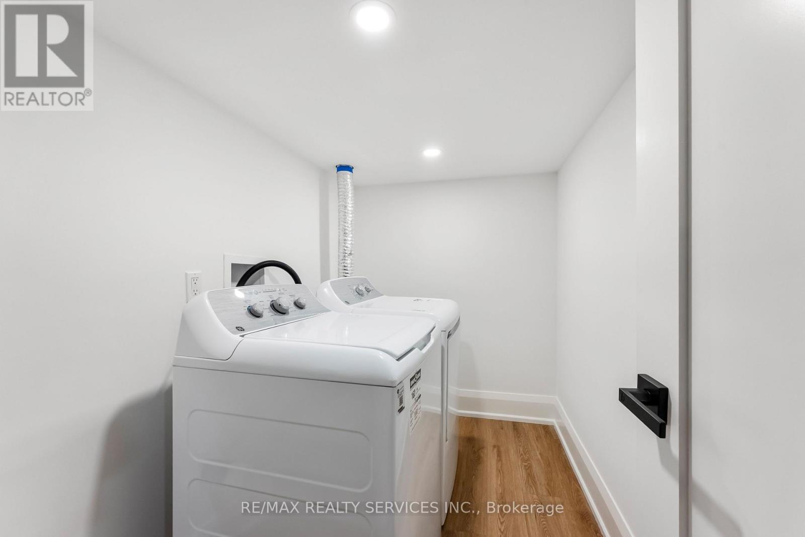 49 Greendowns Drive, Toronto, ON - Indoor Photo Showing Laundry Room