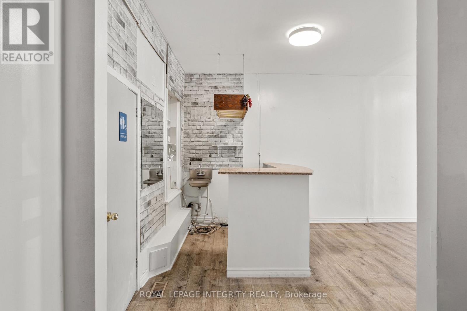 820 Somerset Street W, Ottawa, ON