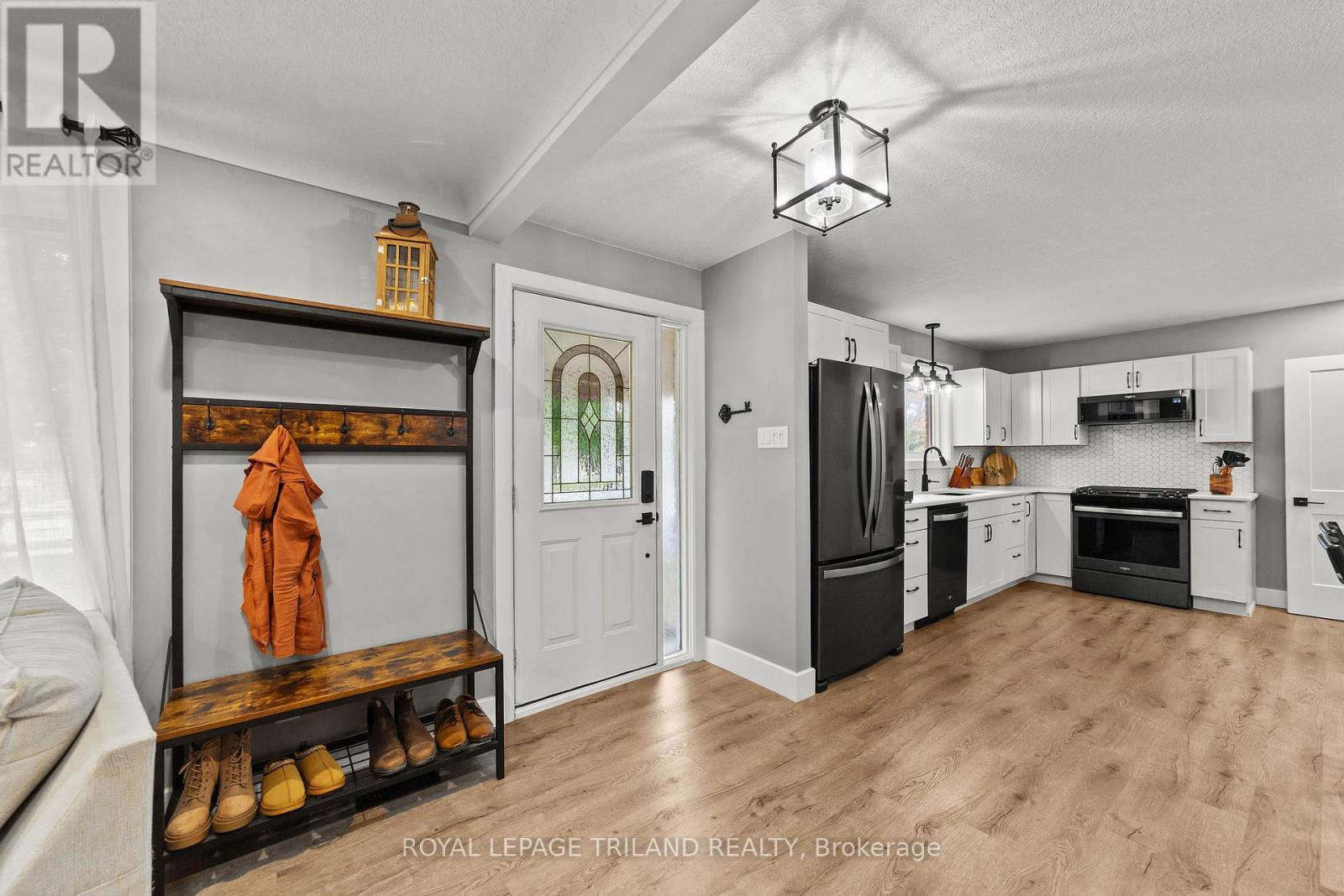 202 Appin Road, Southwest Middlesex (Glencoe), ON - Indoor Photo Showing Kitchen
