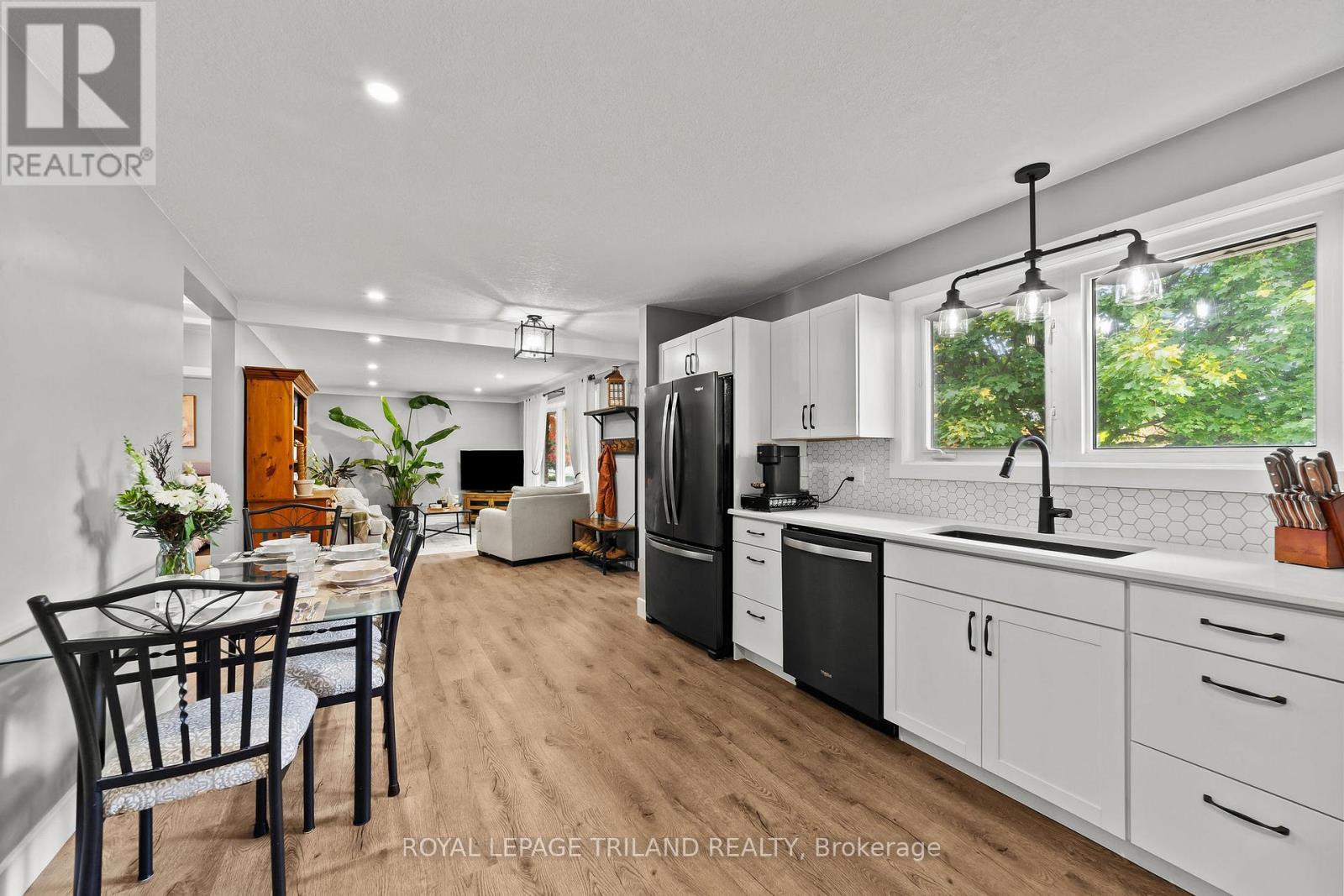 202 Appin Road, Southwest Middlesex (Glencoe), ON - Indoor Photo Showing Kitchen