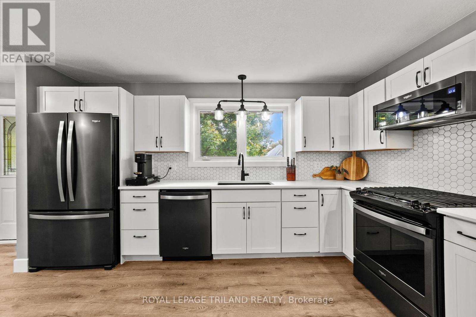 202 Appin Road, Southwest Middlesex (Glencoe), ON - Indoor Photo Showing Kitchen
