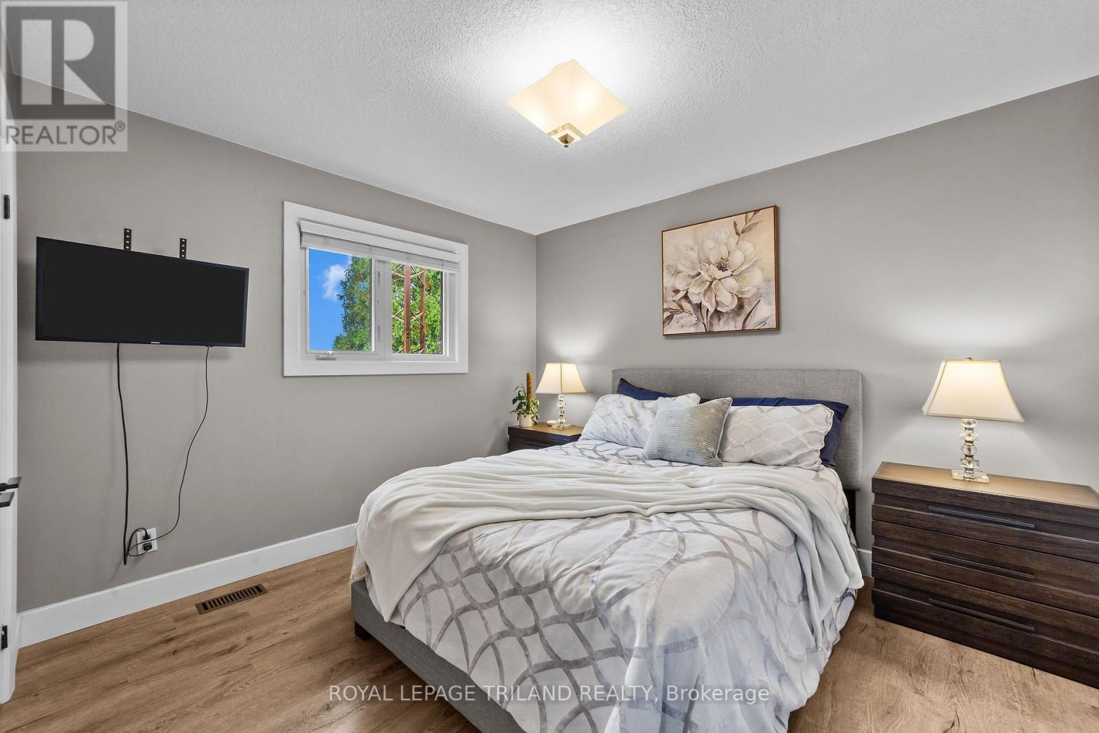 202 Appin Road, Southwest Middlesex (Glencoe), ON - Indoor Photo Showing Bedroom