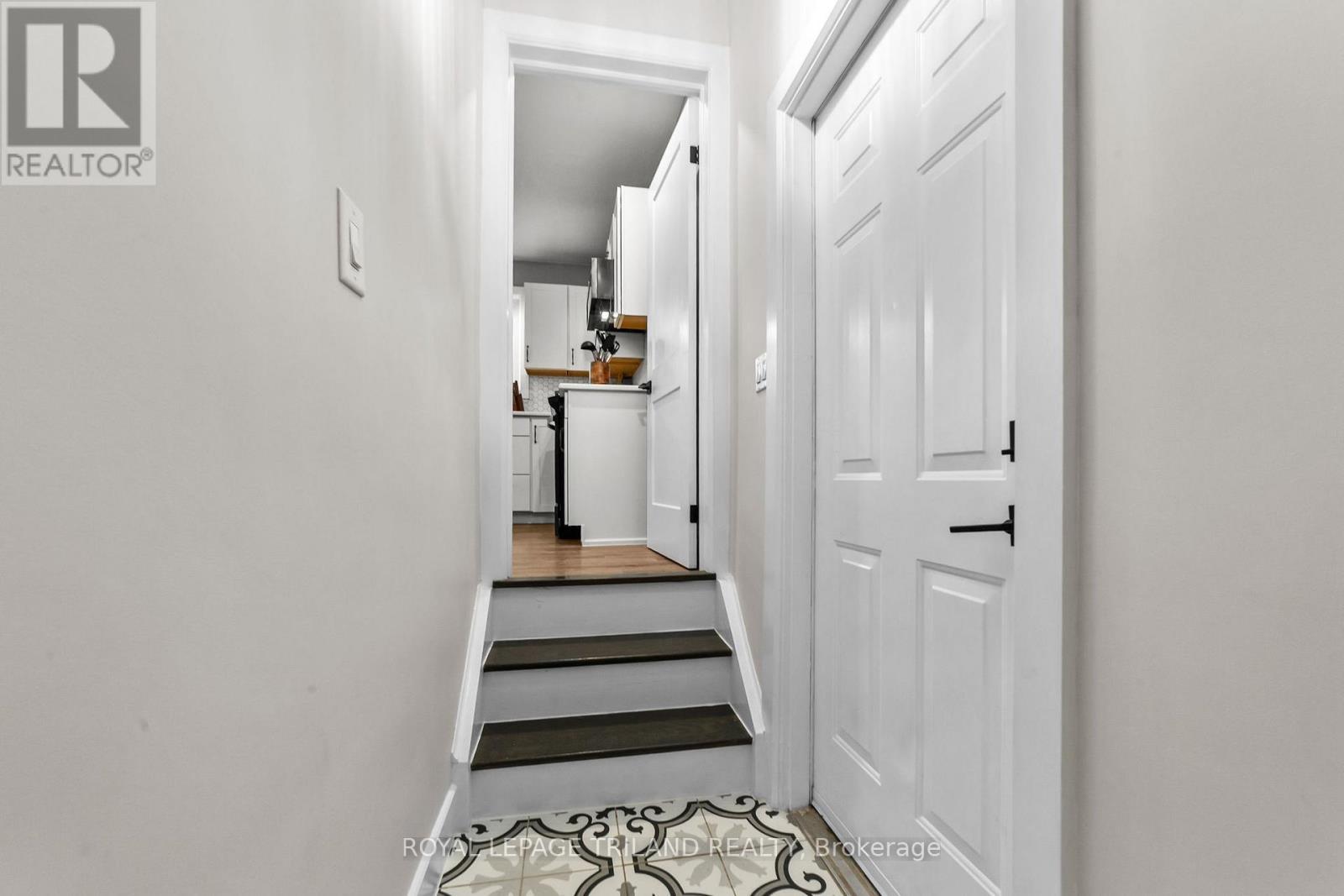 202 Appin Road, Southwest Middlesex (Glencoe), ON - Indoor Photo Showing Other Room