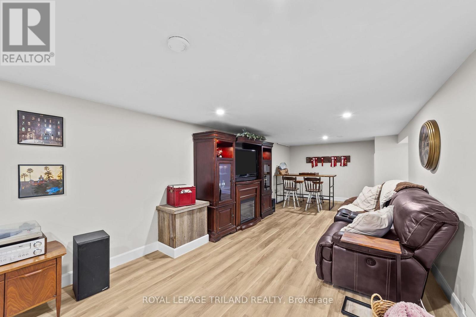 202 Appin Road, Southwest Middlesex (Glencoe), ON - Indoor