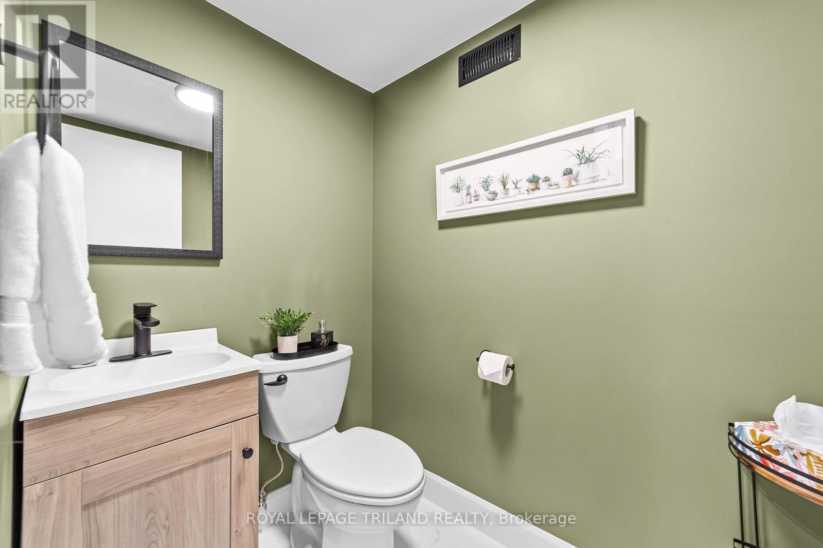 202 Appin Road, Southwest Middlesex (Glencoe), ON - Indoor Photo Showing Bathroom