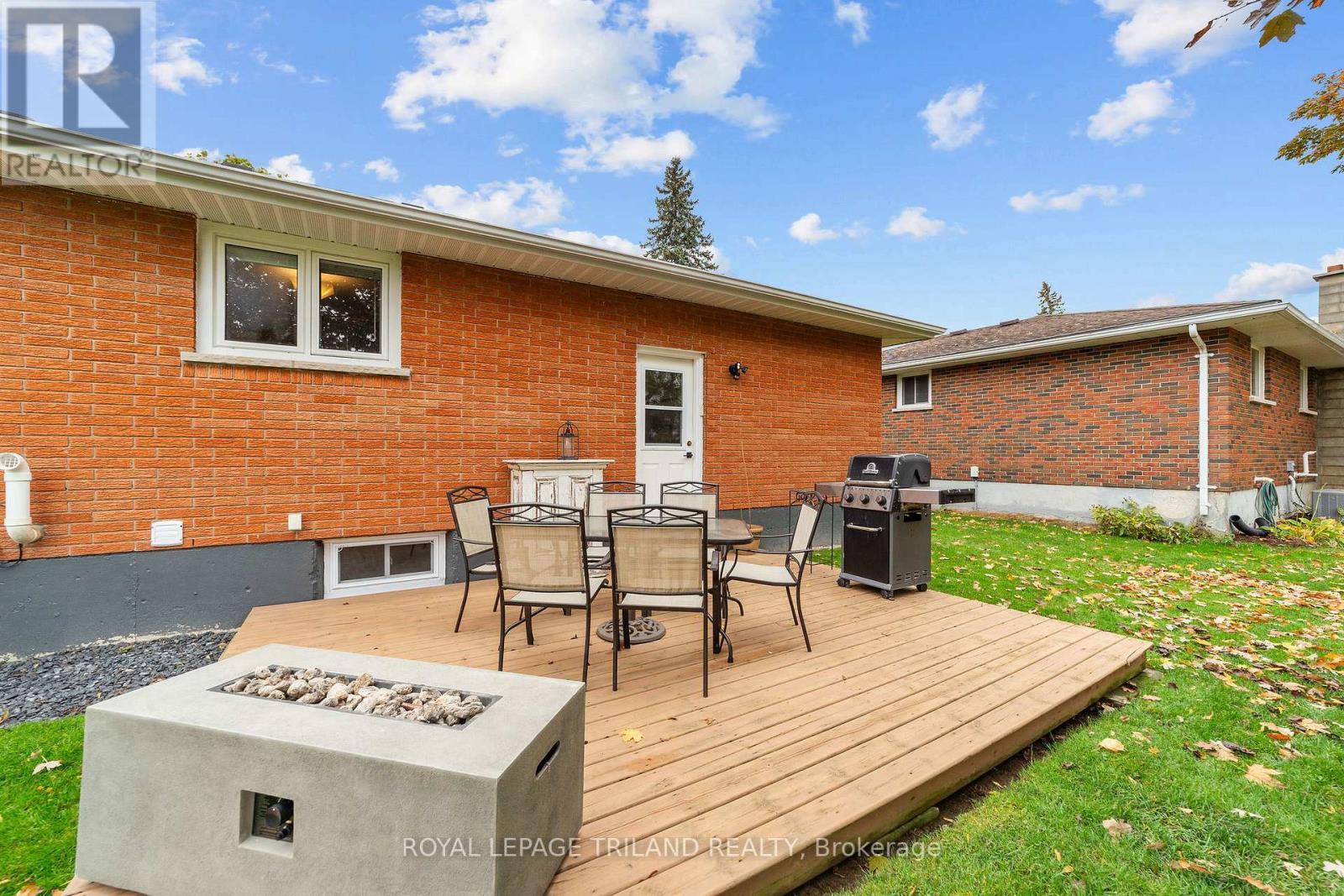 202 Appin Road, Southwest Middlesex (Glencoe), ON - Outdoor With Exterior
