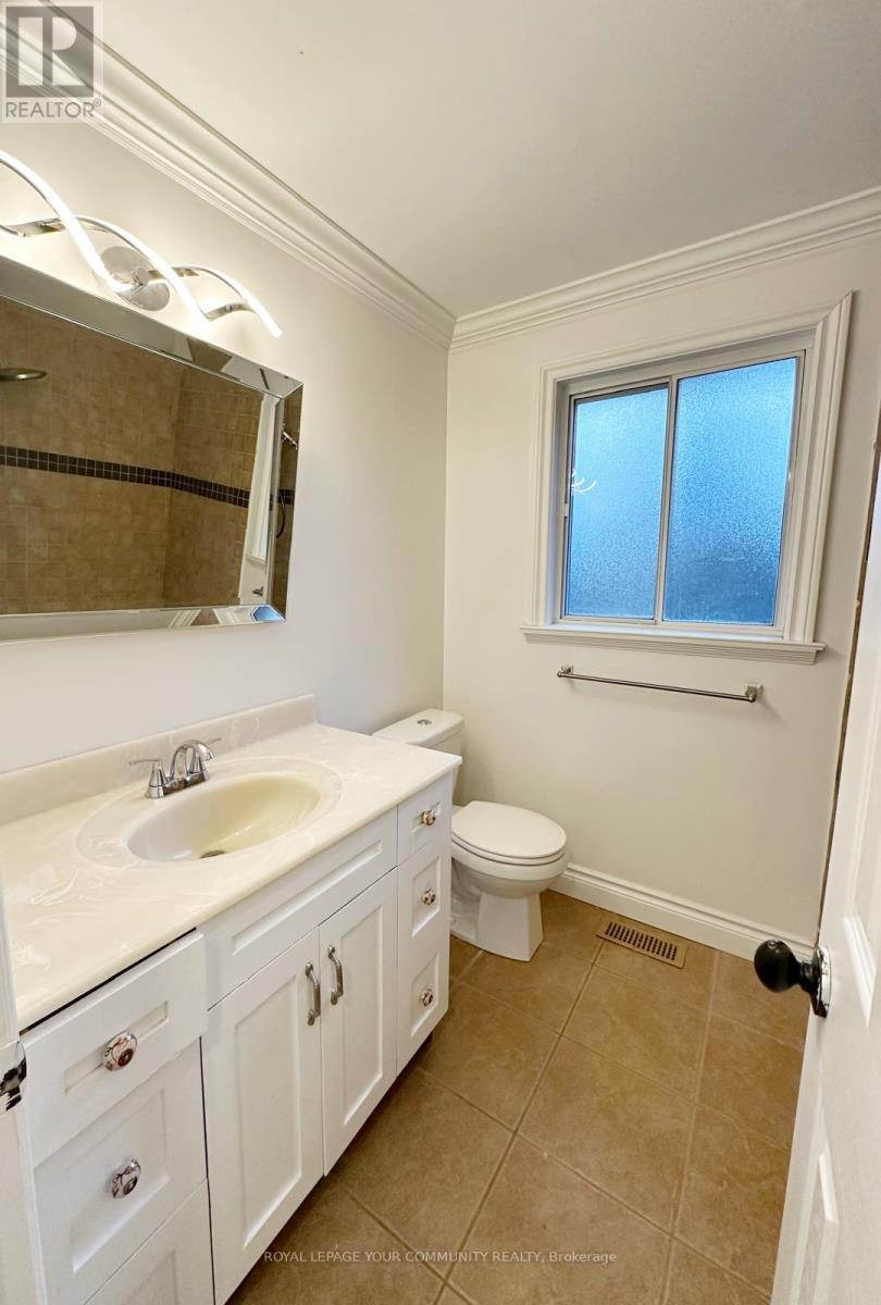 93 Hill Drive, Aurora, ON - Indoor Photo Showing Bathroom