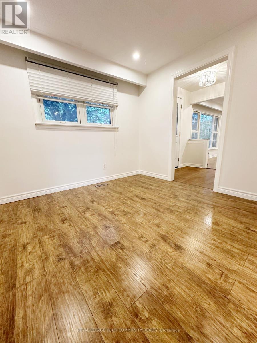 93 Hill Drive, Aurora, ON - Indoor Photo Showing Other Room