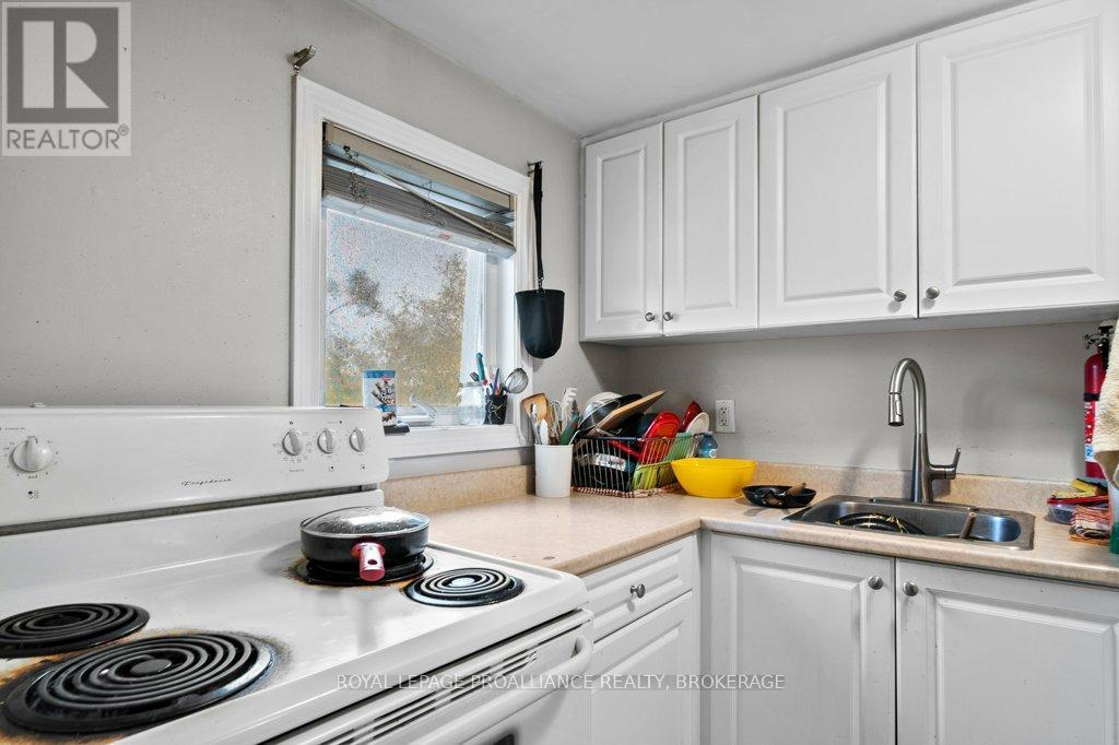 1348 Princess Street, Kingston (West Of Sir John A. Blvd), ON - Indoor Photo Showing Kitchen