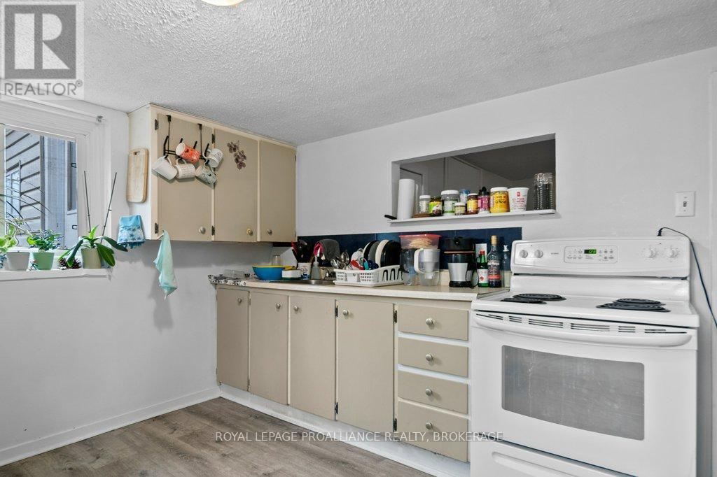 1348 Princess Street, Kingston (West Of Sir John A. Blvd), ON - Indoor Photo Showing Kitchen