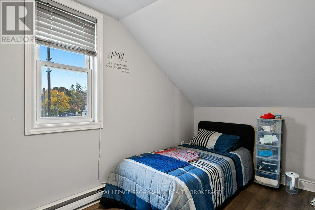 1348 Princess Street, Kingston (West Of Sir John A. Blvd), ON - Indoor Photo Showing Bedroom