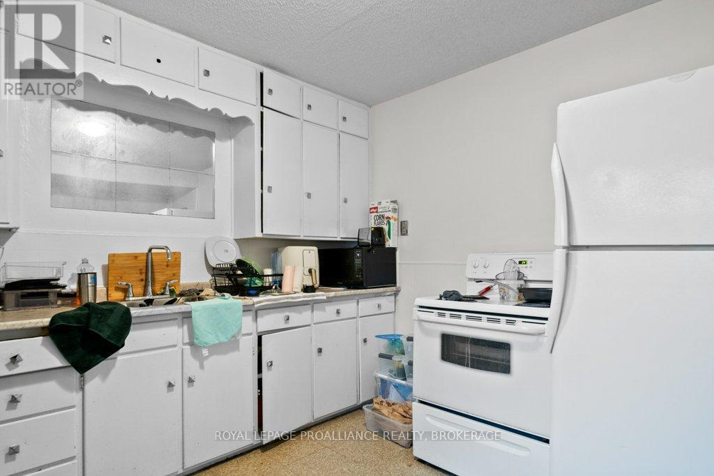 1348 Princess Street, Kingston (West Of Sir John A. Blvd), ON - Indoor Photo Showing Kitchen