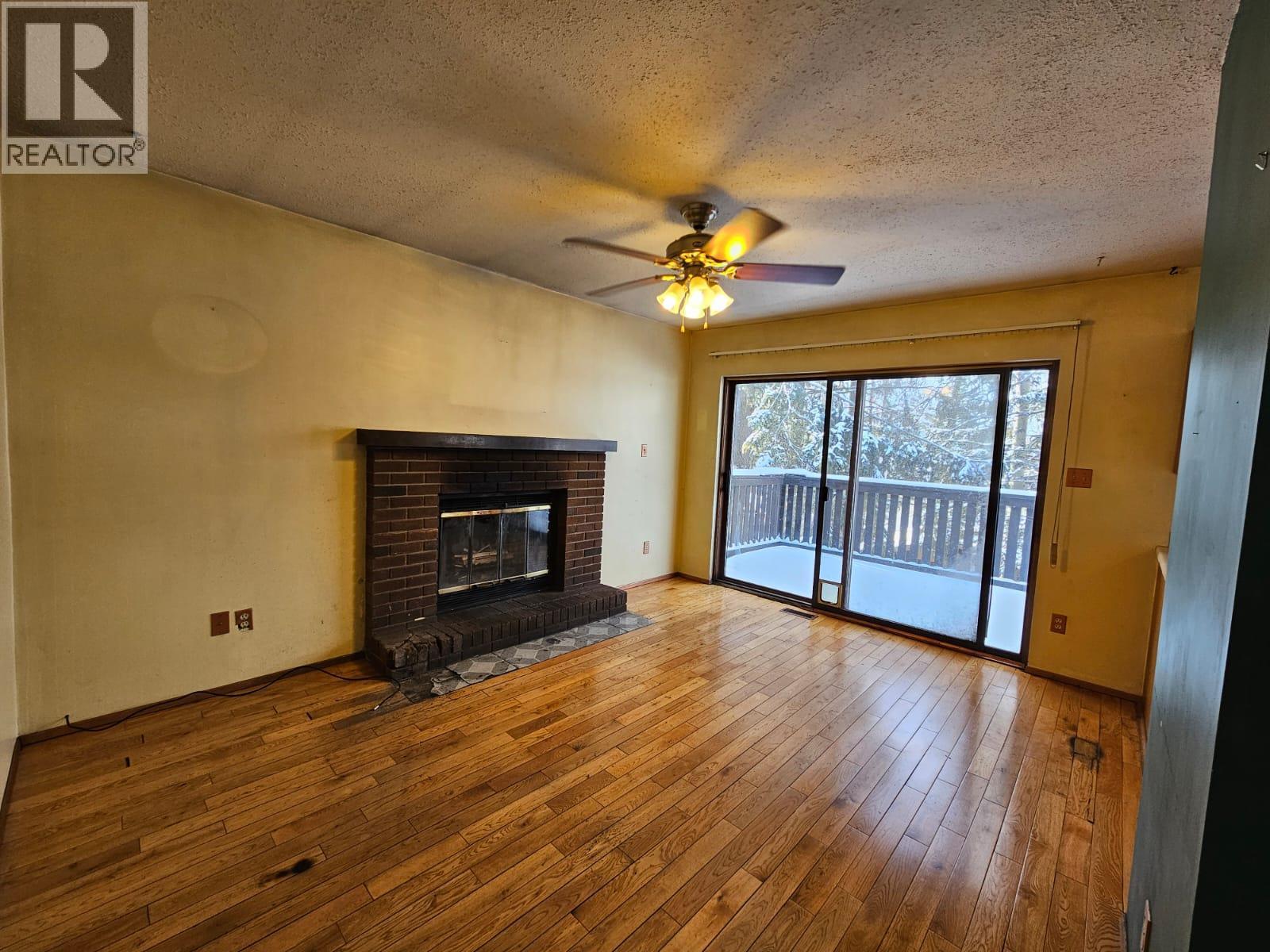 128 Kiskatinaw Crescent, Tumbler Ridge, BC - Indoor Photo Showing Living Room With Fireplace