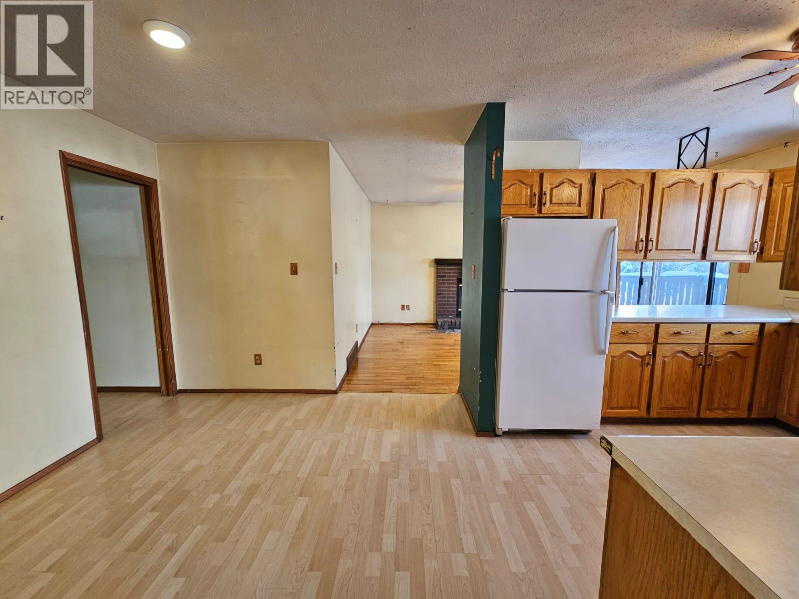 128 Kiskatinaw Crescent, Tumbler Ridge, BC - Indoor Photo Showing Kitchen