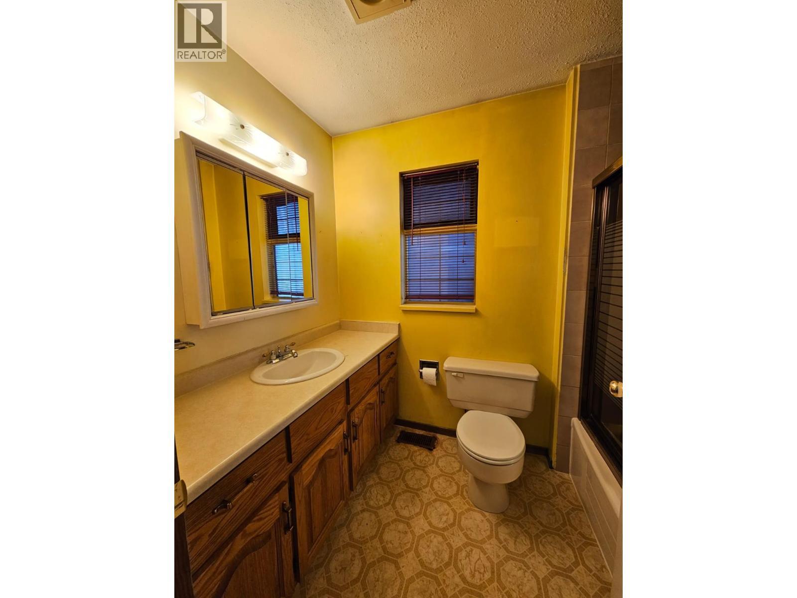 128 Kiskatinaw Crescent, Tumbler Ridge, BC - Indoor Photo Showing Bathroom