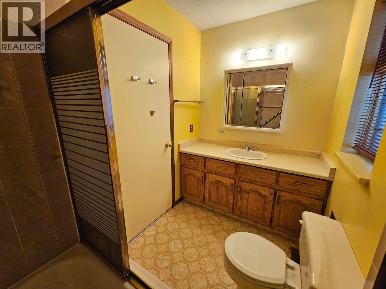 128 Kiskatinaw Crescent, Tumbler Ridge, BC - Indoor Photo Showing Bathroom