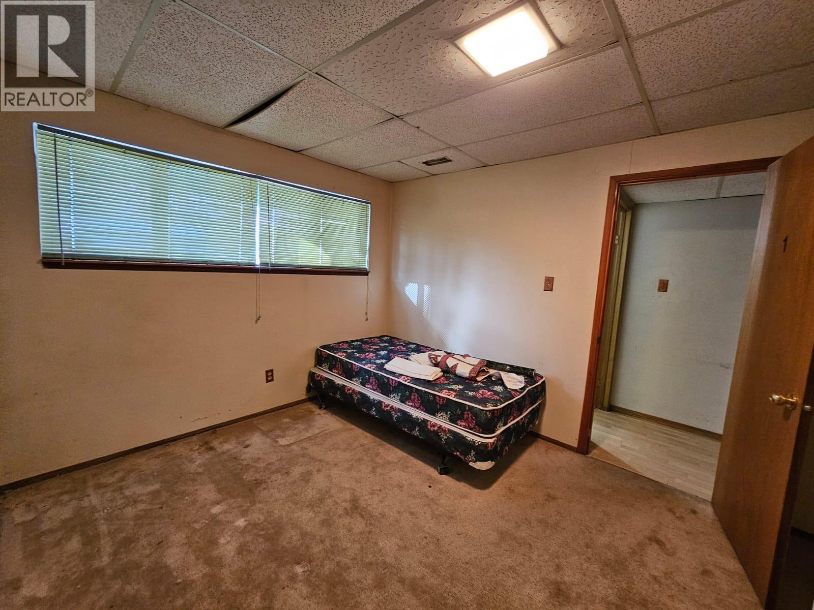 128 Kiskatinaw Crescent, Tumbler Ridge, BC - Indoor Photo Showing Bedroom