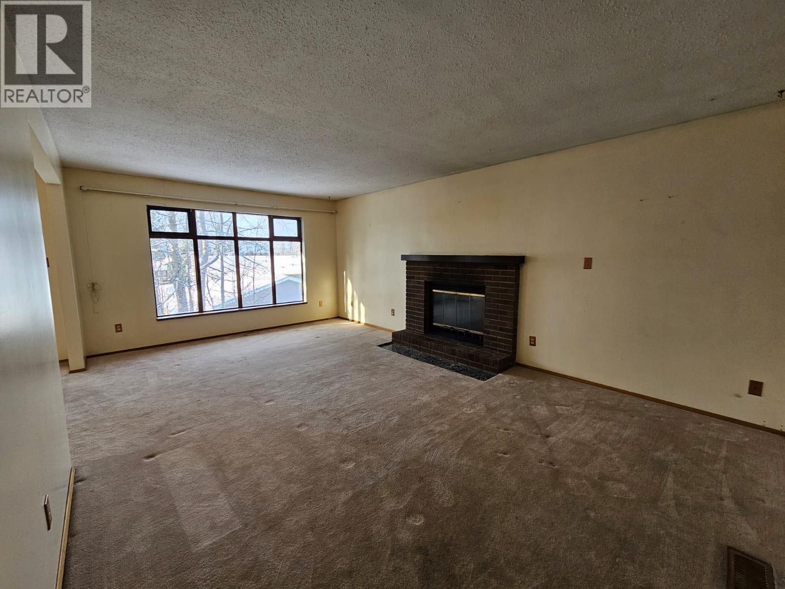 128 Kiskatinaw Crescent, Tumbler Ridge, BC - Indoor Photo Showing Living Room With Fireplace