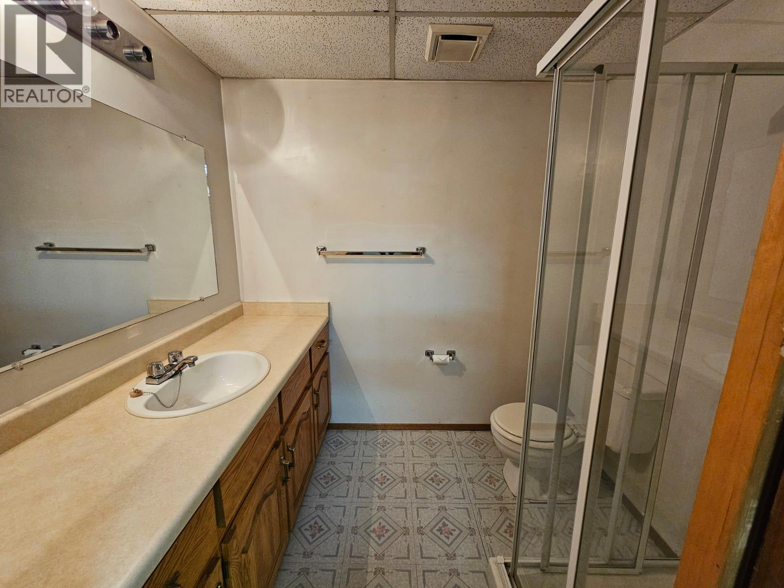 128 Kiskatinaw Crescent, Tumbler Ridge, BC - Indoor Photo Showing Bathroom