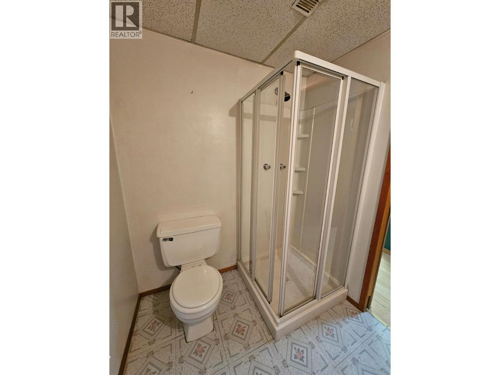 128 Kiskatinaw Crescent, Tumbler Ridge, BC - Indoor Photo Showing Bathroom