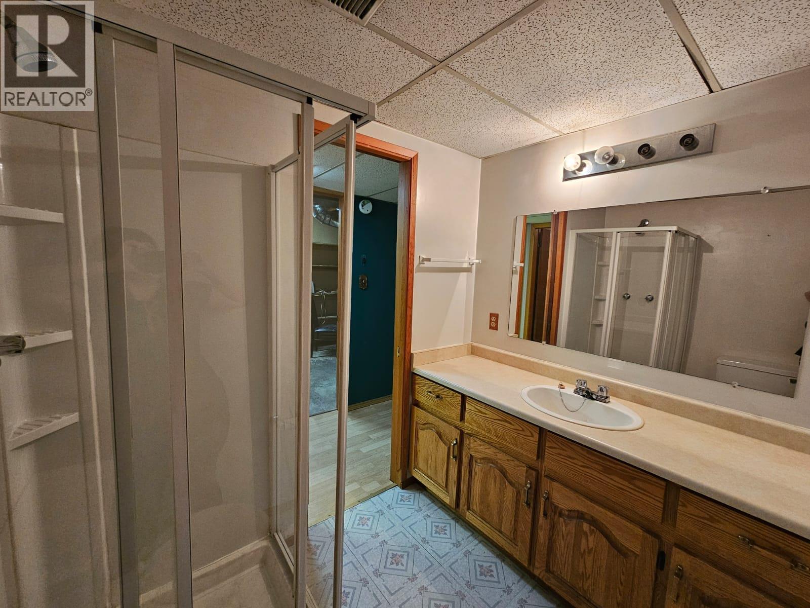 128 Kiskatinaw Crescent, Tumbler Ridge, BC - Indoor Photo Showing Bathroom