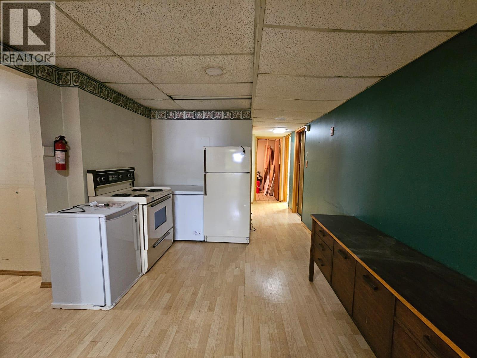 128 Kiskatinaw Crescent, Tumbler Ridge, BC - Indoor Photo Showing Kitchen