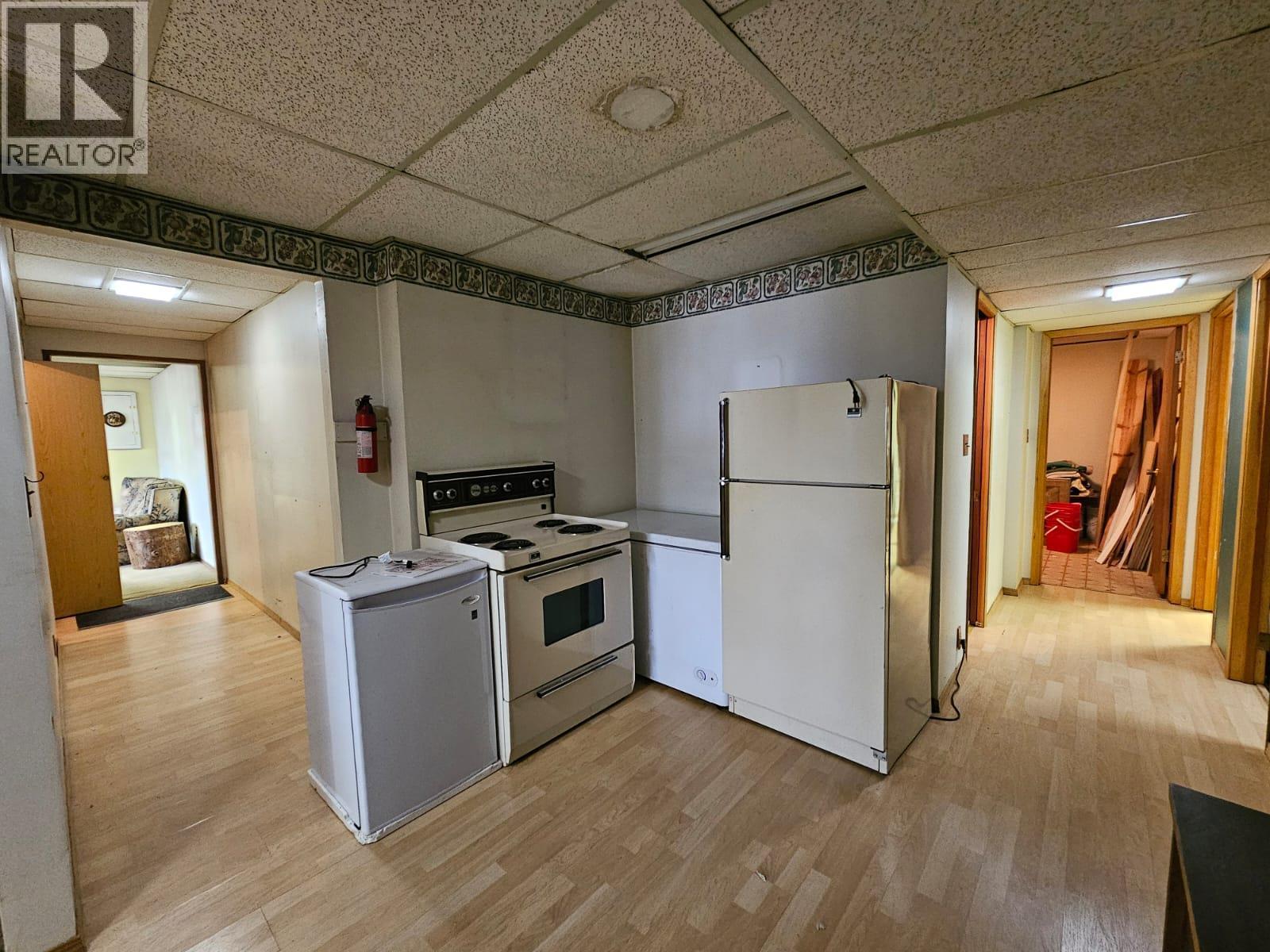 128 Kiskatinaw Crescent, Tumbler Ridge, BC - Indoor Photo Showing Kitchen
