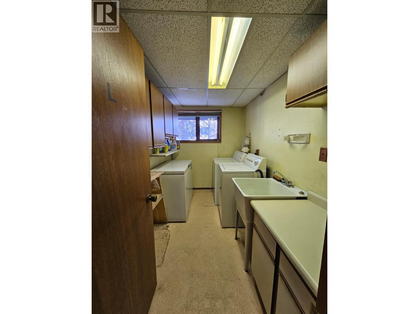 128 Kiskatinaw Crescent, Tumbler Ridge, BC - Indoor Photo Showing Laundry Room