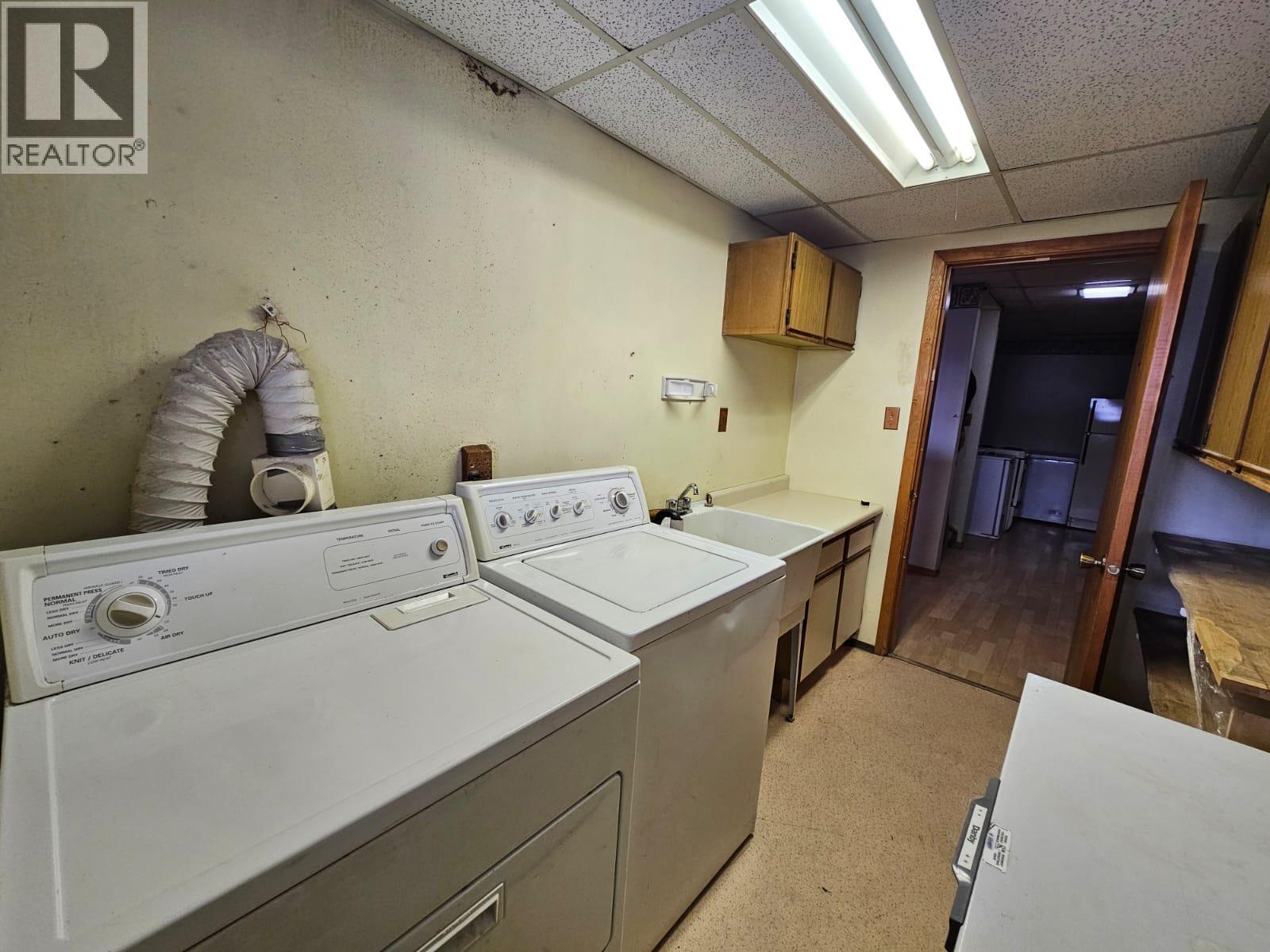 128 Kiskatinaw Crescent, Tumbler Ridge, BC - Indoor Photo Showing Laundry Room