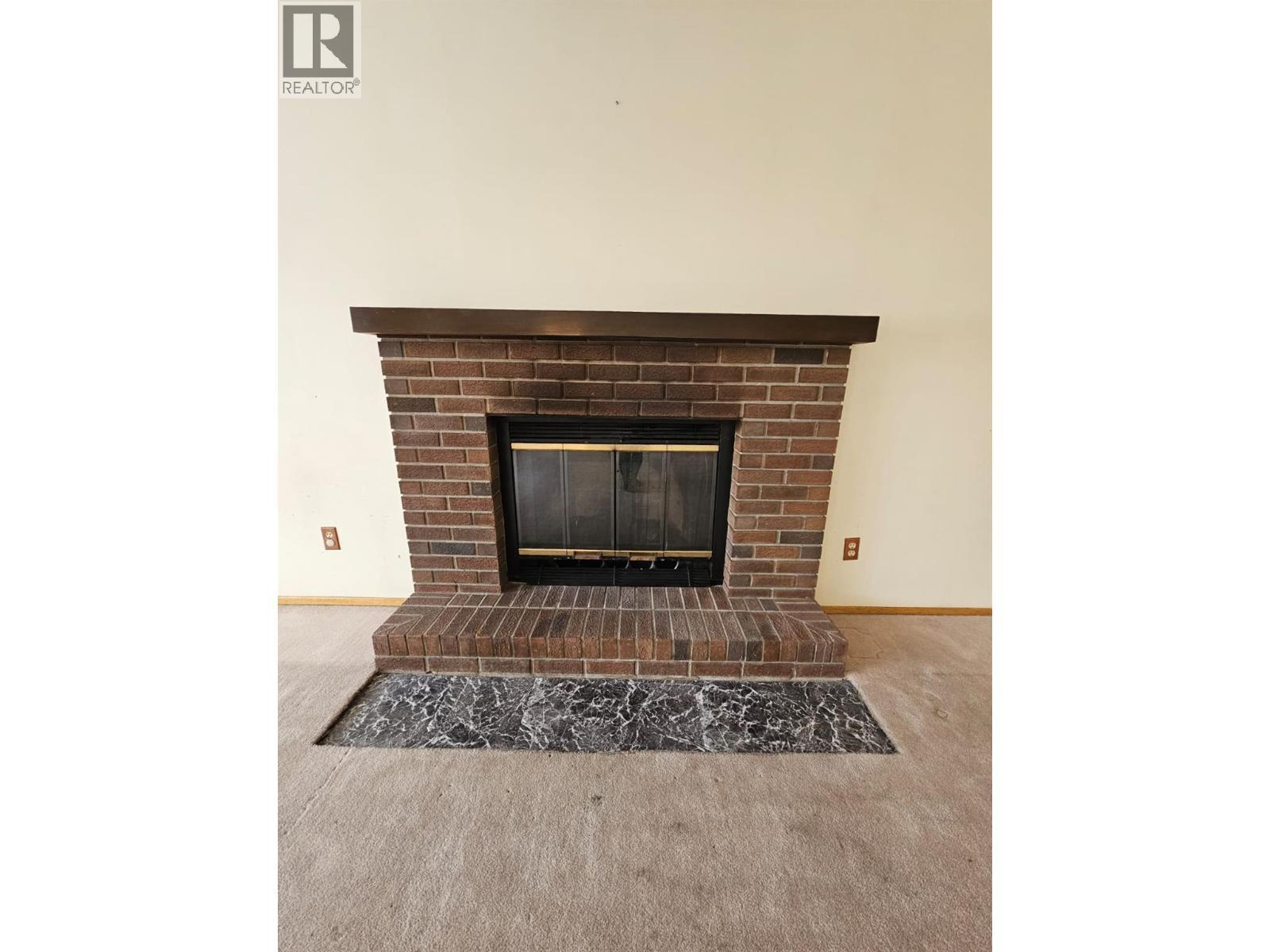 128 Kiskatinaw Crescent, Tumbler Ridge, BC - Indoor Photo Showing Living Room With Fireplace