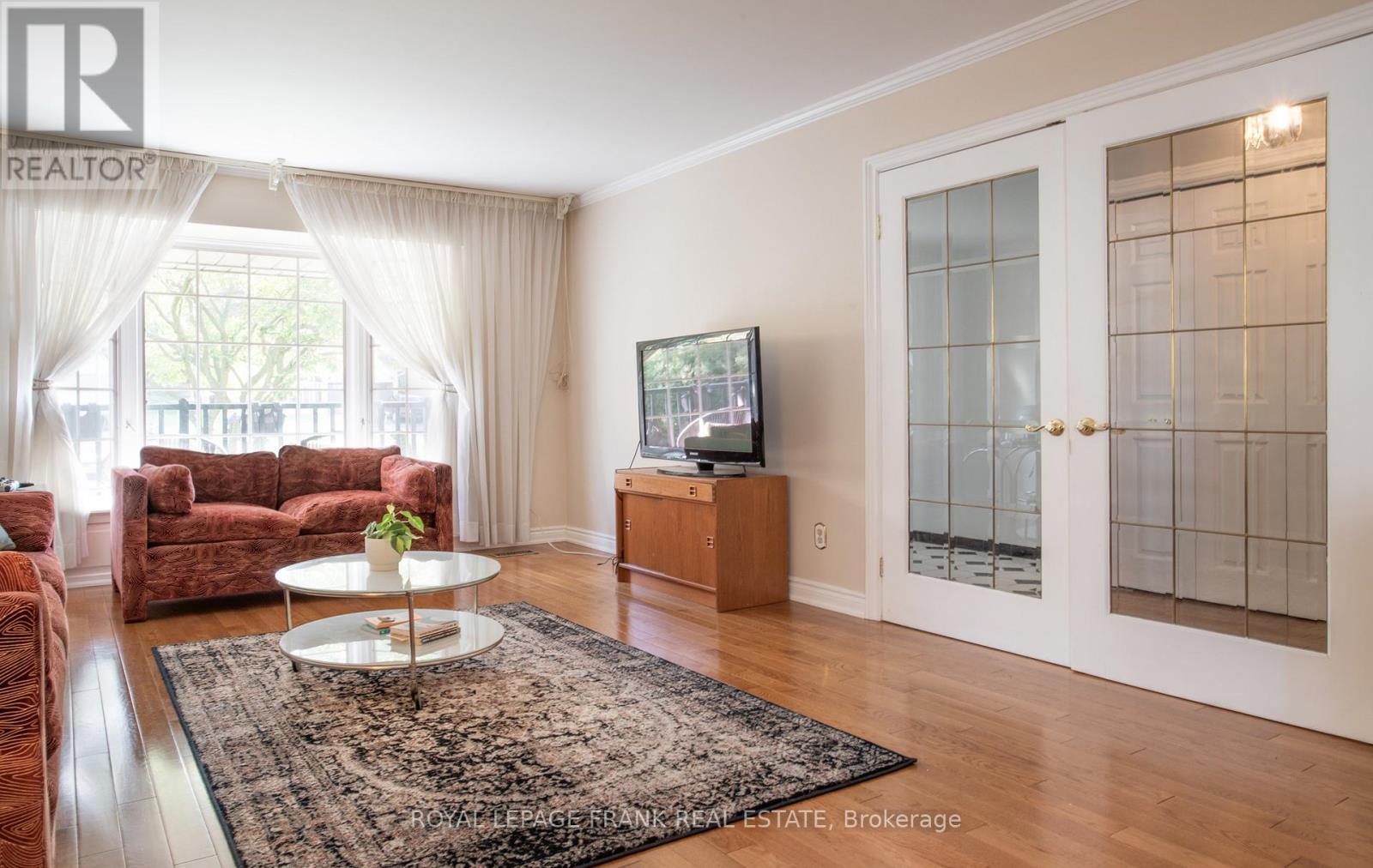 Main - 312 Cumberland Court, Oshawa (Donevan), ON - Indoor Photo Showing Living Room