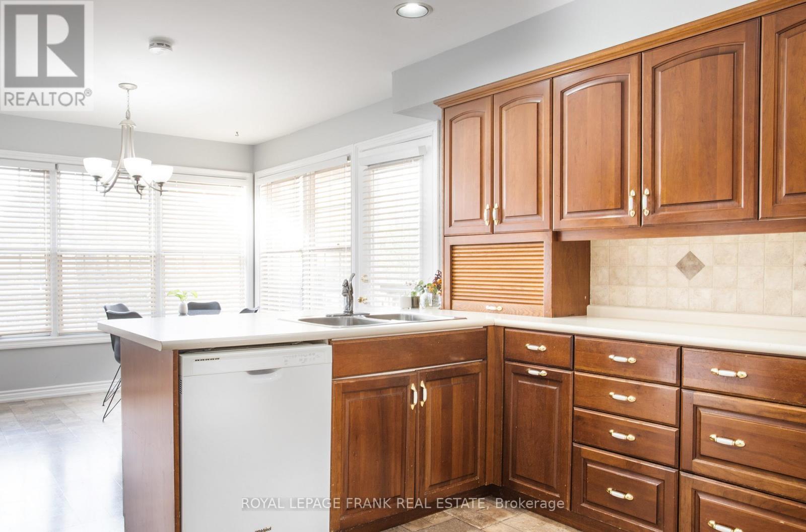Main - 312 Cumberland Court, Oshawa (Donevan), ON - Indoor Photo Showing Kitchen With Double Sink