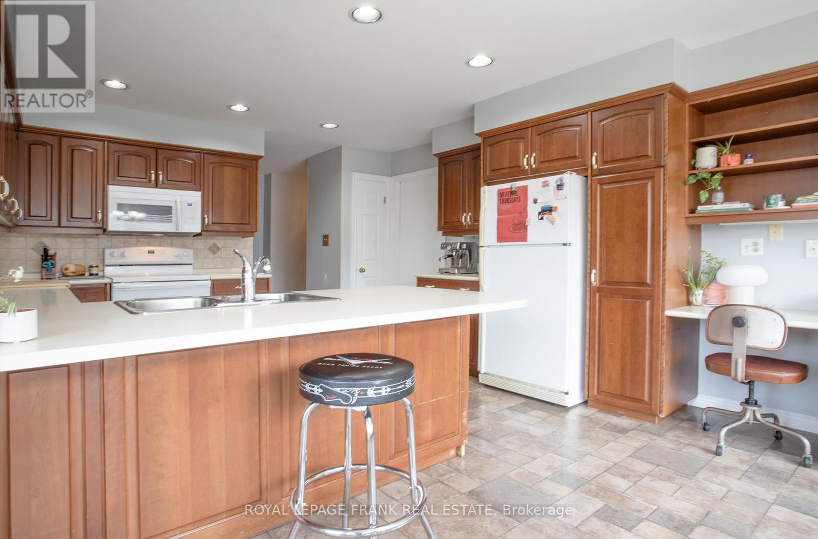Main - 312 Cumberland Court, Oshawa (Donevan), ON - Indoor Photo Showing Kitchen