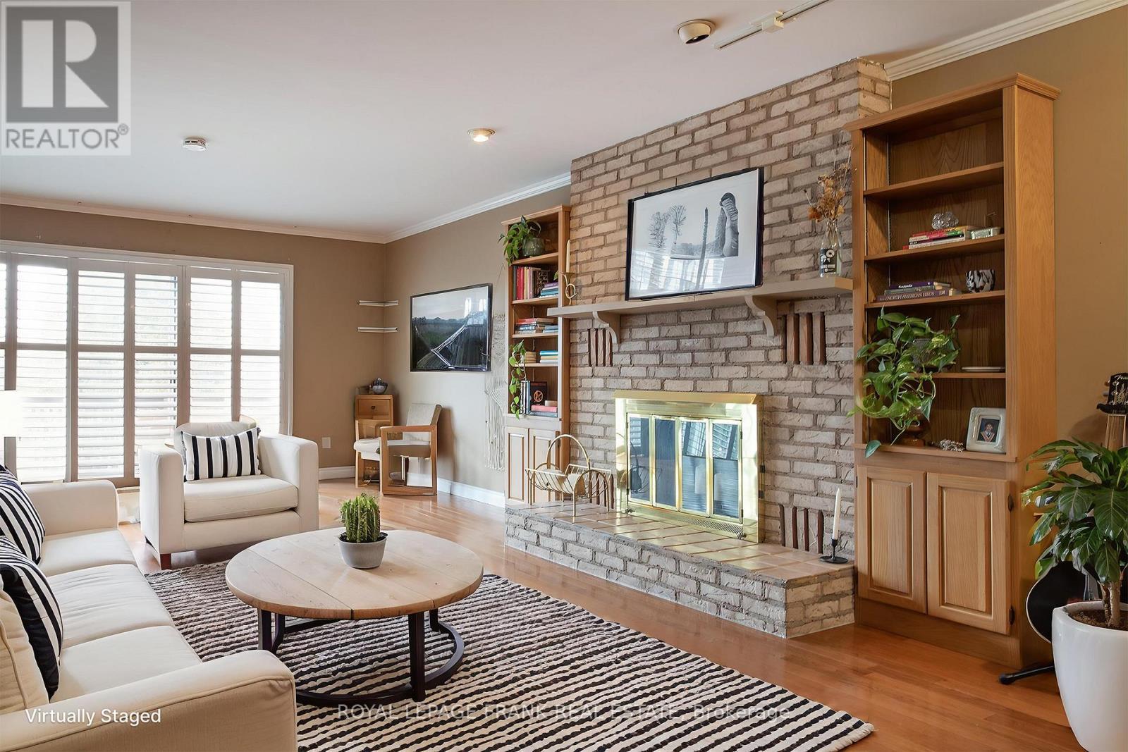 Main - 312 Cumberland Court, Oshawa (Donevan), ON - Indoor Photo Showing Living Room With Fireplace