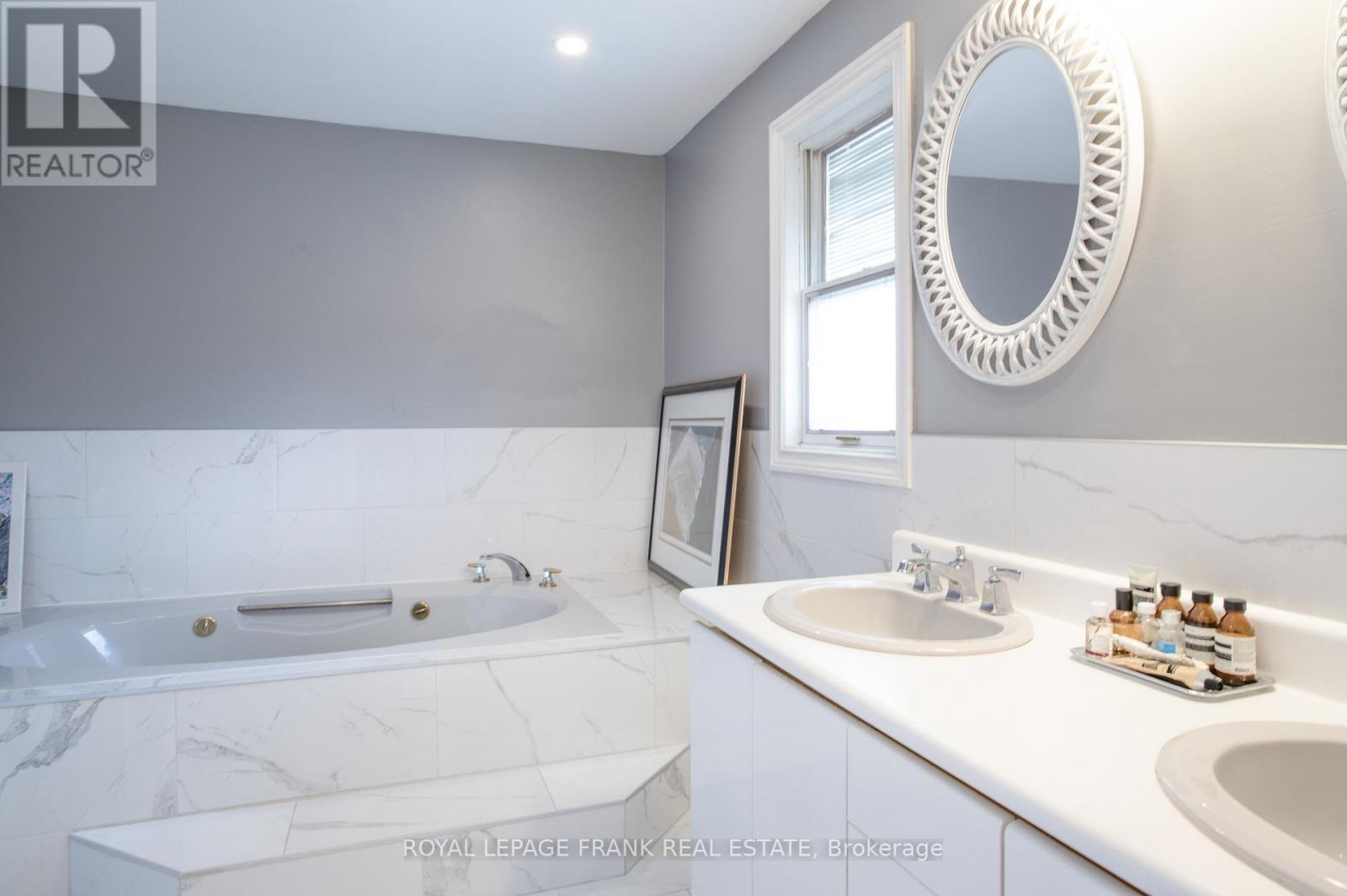 Main - 312 Cumberland Court, Oshawa (Donevan), ON - Indoor Photo Showing Bathroom