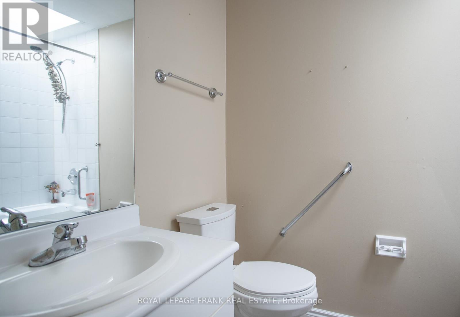 Main - 312 Cumberland Court, Oshawa (Donevan), ON - Indoor Photo Showing Bathroom