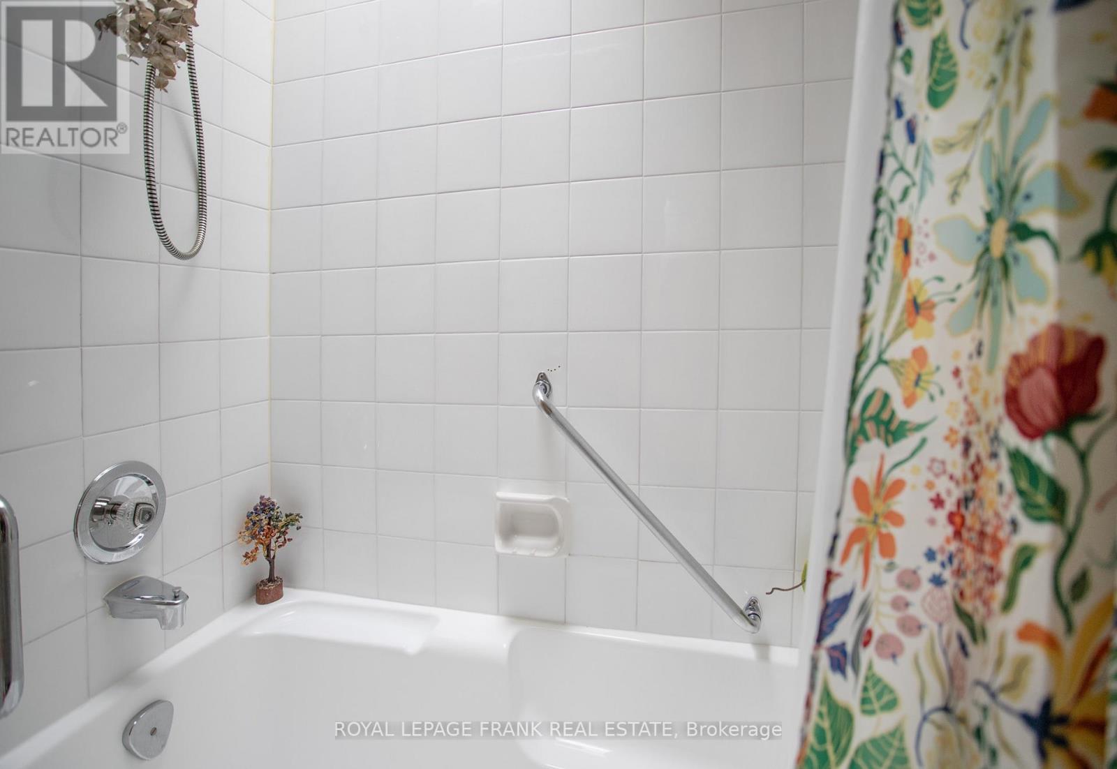 Main - 312 Cumberland Court, Oshawa (Donevan), ON - Indoor Photo Showing Bathroom