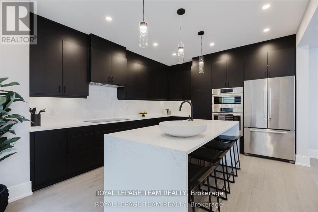 919 Finescale Way, Ottawa, ON - Indoor Photo Showing Kitchen With Upgraded Kitchen