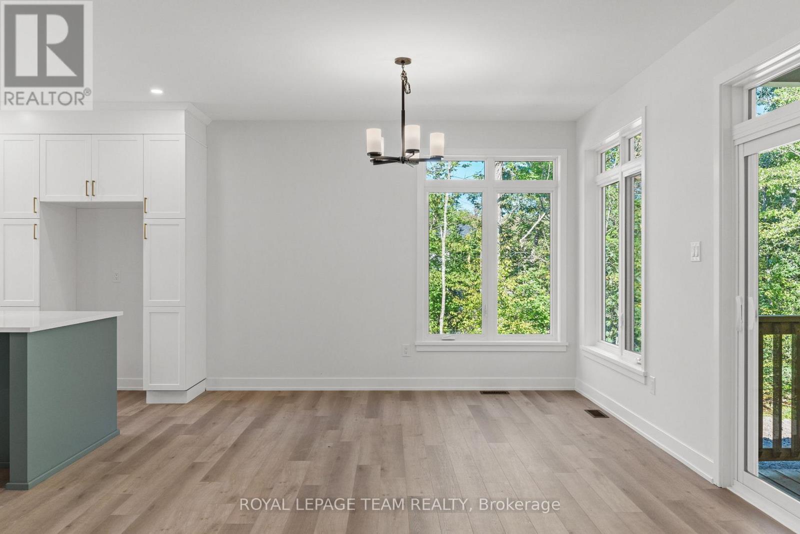 80 Hogan Drive, Mcnab/Braeside, ON - Indoor Photo Showing Other Room