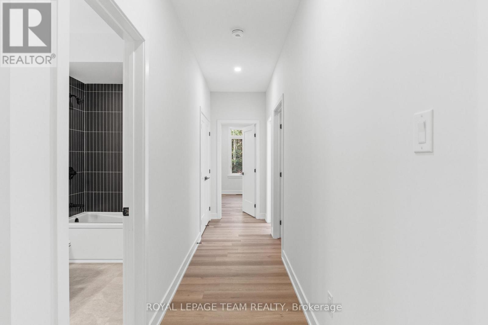 80 Hogan Drive, Mcnab/Braeside, ON - Indoor Photo Showing Other Room