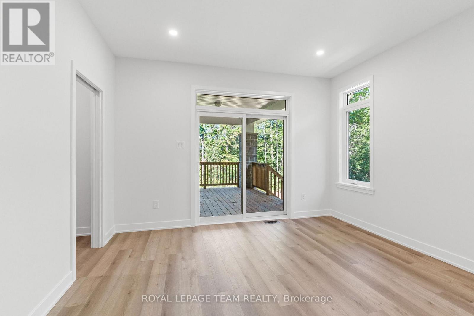 80 Hogan Drive, Mcnab/Braeside, ON - Indoor Photo Showing Other Room