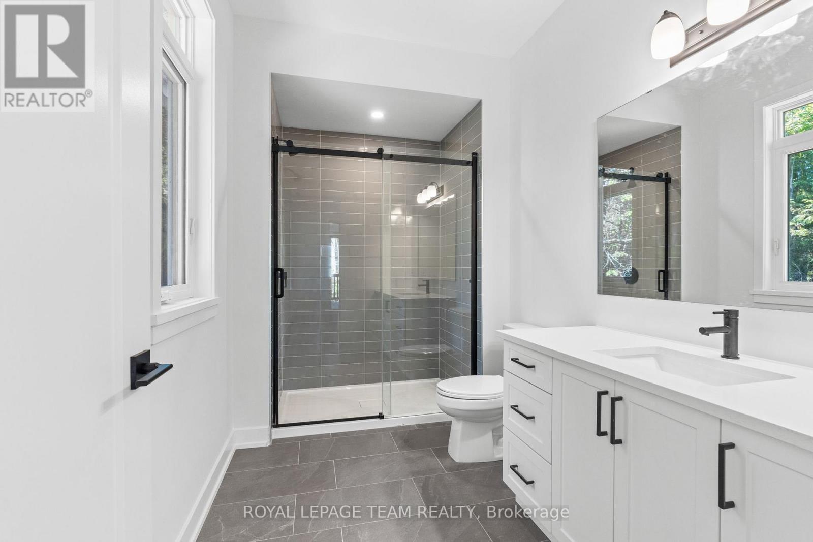 80 Hogan Drive, Mcnab/Braeside, ON - Indoor Photo Showing Bathroom