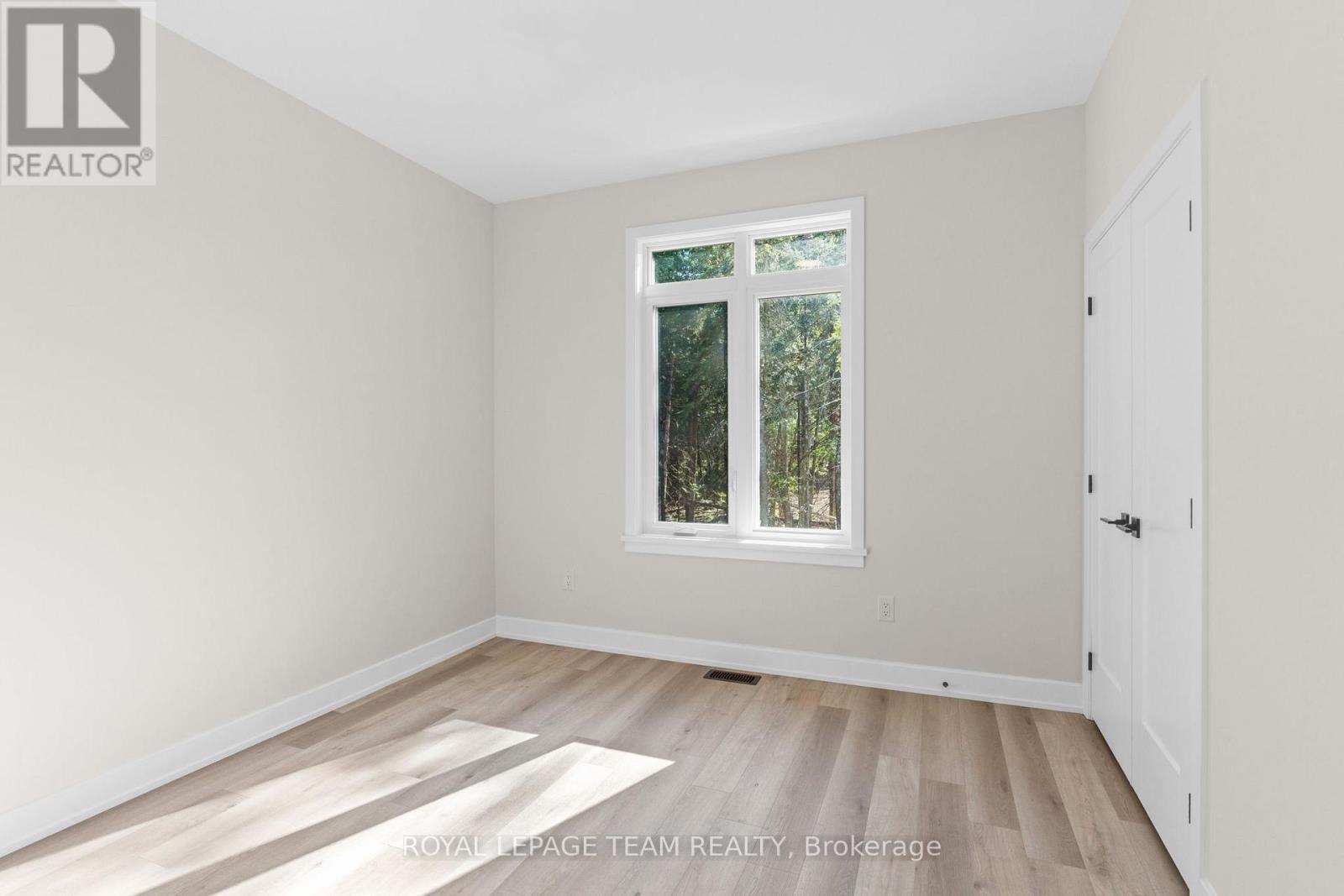 80 Hogan Drive, Mcnab/Braeside, ON - Indoor Photo Showing Other Room