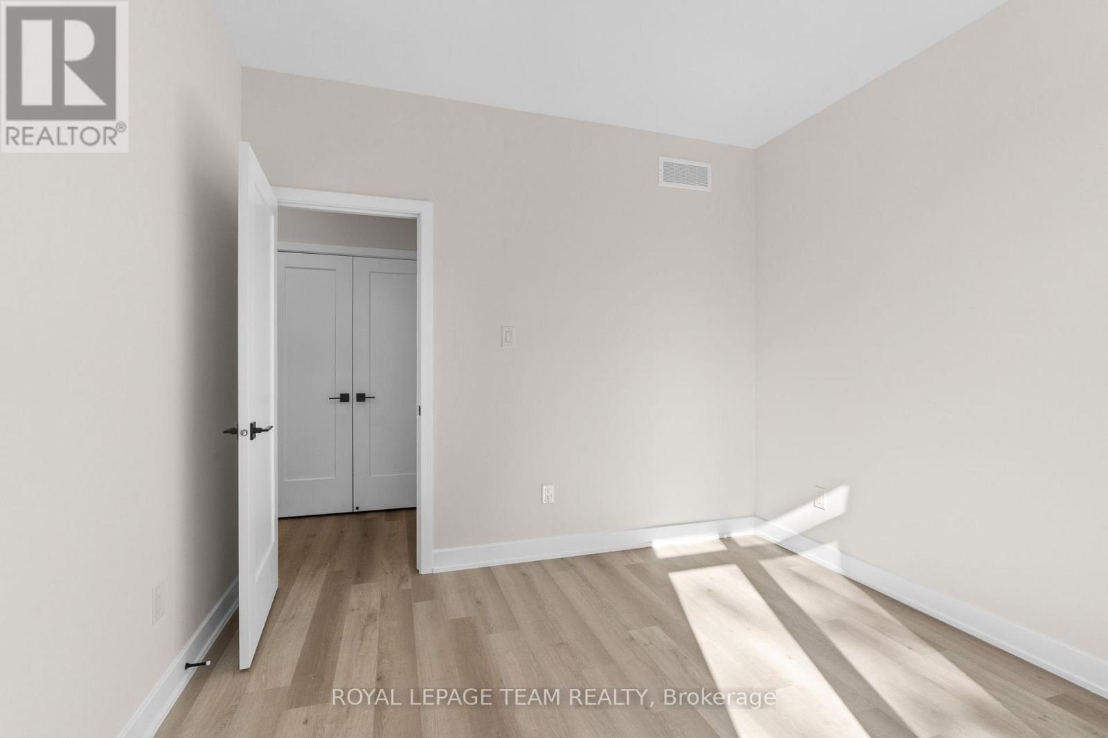 80 Hogan Drive, Mcnab/Braeside, ON - Indoor Photo Showing Other Room