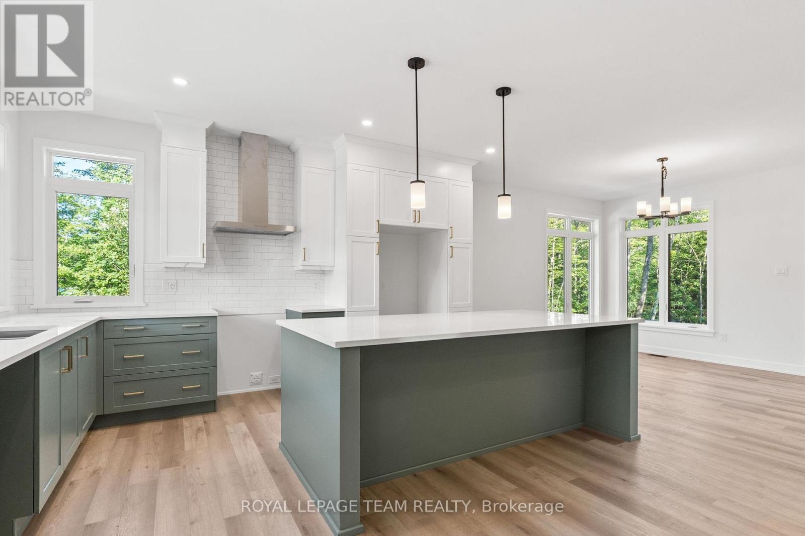 80 Hogan Drive, Mcnab/Braeside, ON - Indoor Photo Showing Kitchen With Upgraded Kitchen